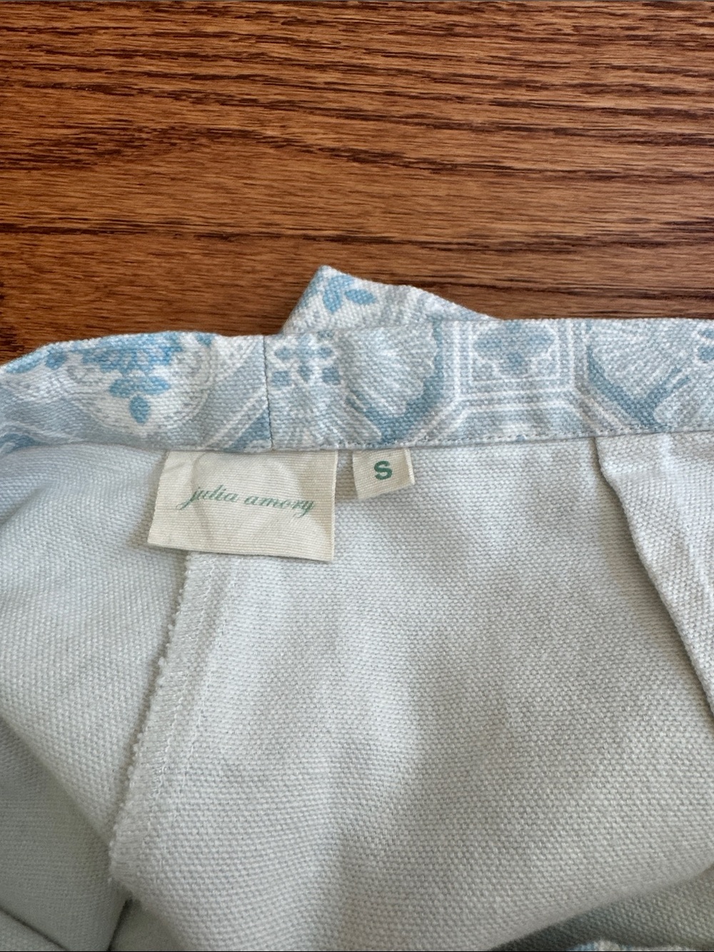 Julia Amory Kelly Shorts - Picture 3 of 3